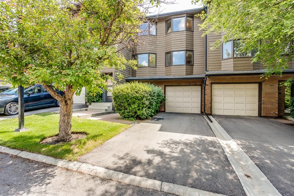 I have sold a property at 92 23 Glamis DRIVE SW in Calgary
